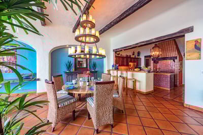 Luxury Villa Photo #14