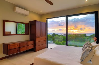 Luxury Villa Photo #25
