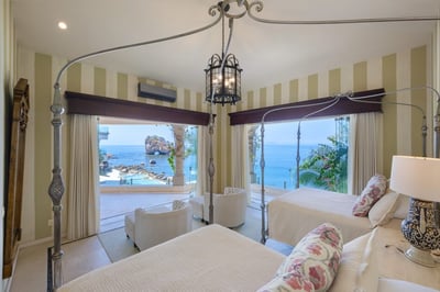 Luxury Villa Photo #26