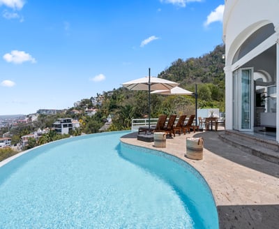 Luxury Villa Photo #7