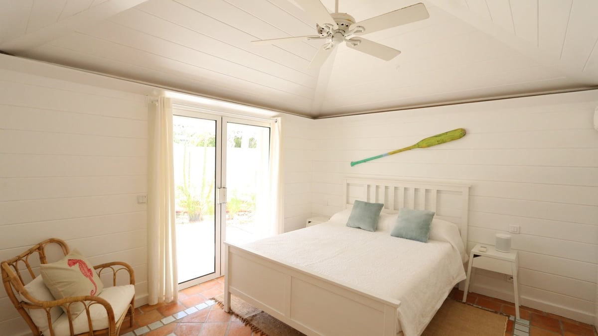 Bedroom 2: Queen-size bed, air conditioning, ceiling fan, mosquito screens, Sonos dock, WIFI. En sui - Image 24