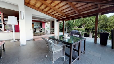 Dining Area & Kitchen