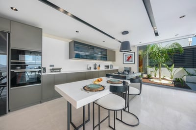Luxury Villa Photo #22