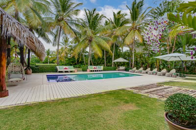 Luxury Villa Photo #3