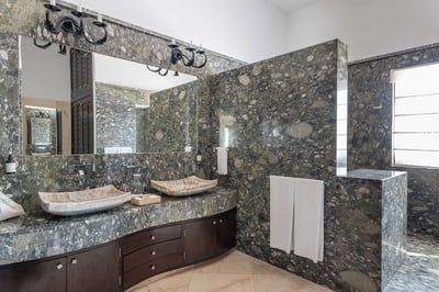 Luxury Villa Photo #45