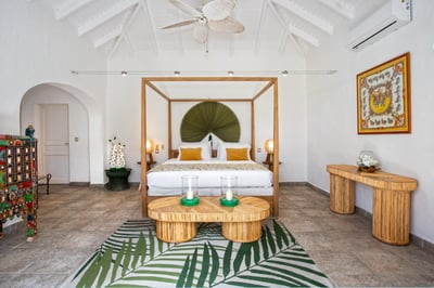 Luxury Villa Photo #36