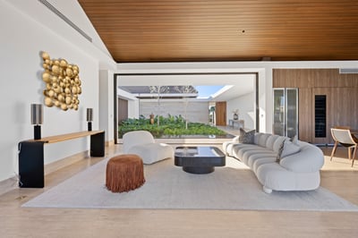 Luxury Villa Photo #11