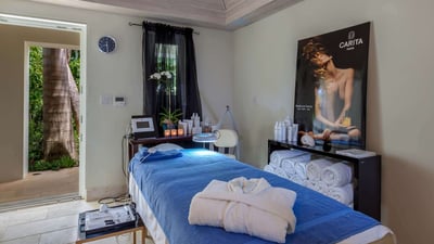 Luxury Villa Photo #17