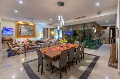 Luxury Villa Photo #24