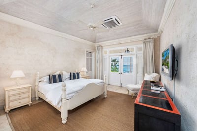 Luxury Villa Photo #36