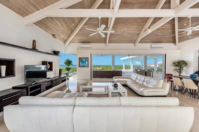 Luxury Villa Photo #17