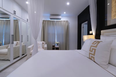 Luxury Villa Photo #28