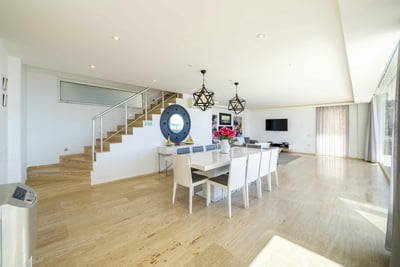 Luxury Villa Photo #9