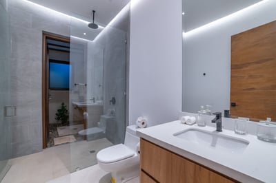 Luxury Villa Photo #35