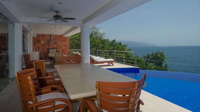 Luxury Villa Photo #5