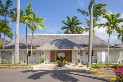 Luxury Villa Photo #4