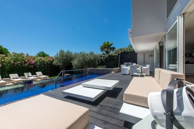 Luxury Villa Photo #3