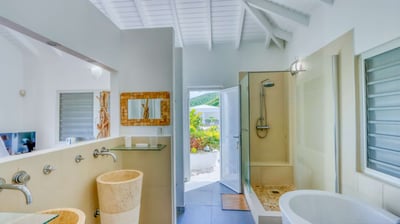 Luxury Villa Photo #46