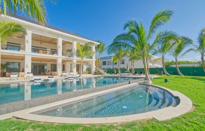 Luxury Villa Photo #2