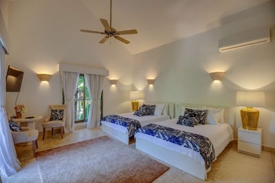 Luxury Villa Photo #44