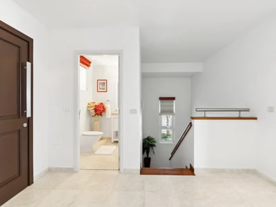 Luxury Villa Photo #11