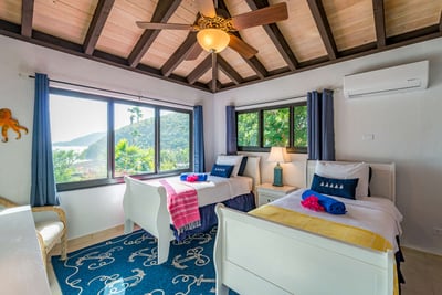 Luxury Villa Photo #8