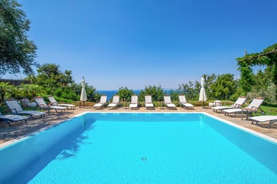 Luxury Villa Photo #3
