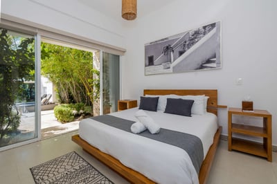 Luxury Villa Photo #25