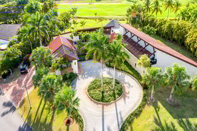 Luxury Villa Photo #26