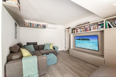 Luxury Villa Photo #25