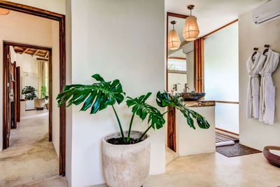 Luxury Villa Photo #23