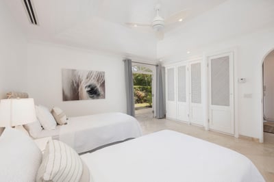 Luxury Villa Photo #15