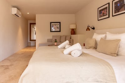 Luxury Villa Photo #24