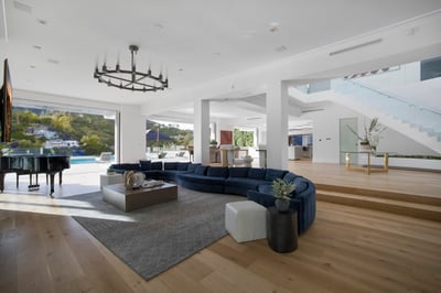 Luxury Villa Photo #17