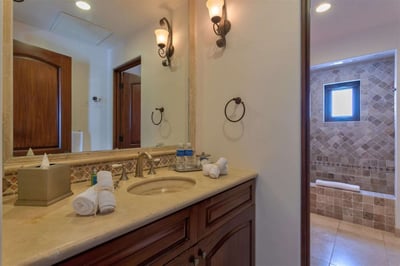 Luxury Villa Photo #32