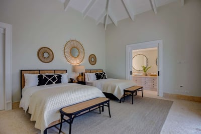 Luxury Villa Photo #36