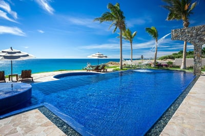 Luxury Villa Photo #3