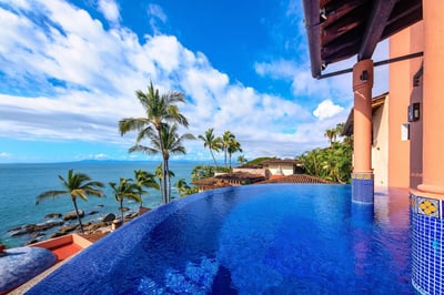 Luxury Villa Photo #5