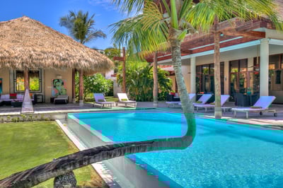 Luxury Villa Photo #3