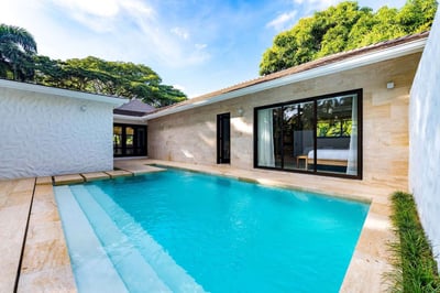 Luxury Villa Photo #3