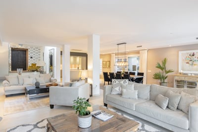 Luxury Villa Photo #13
