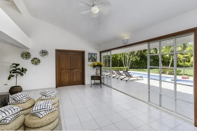 Luxury Villa Photo #24