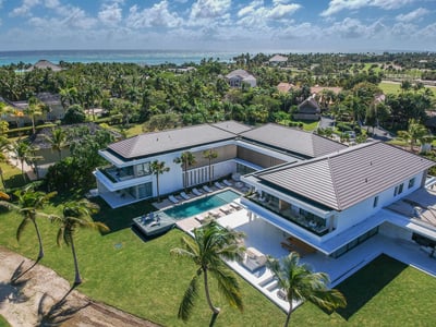 Luxury Villa Photo #4