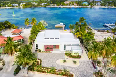 Luxury Villa Photo #3