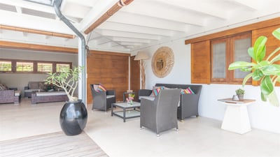 Outdoor Lounge