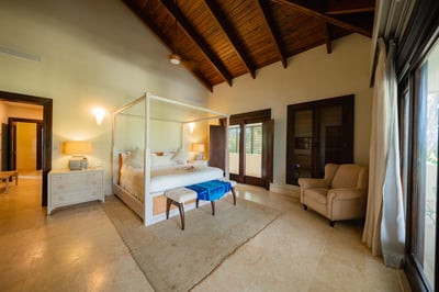 Luxury Villa Photo #25