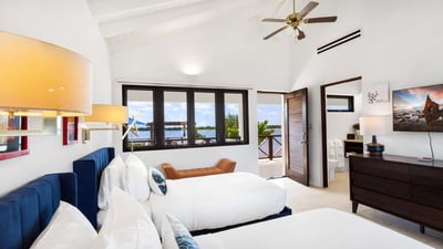 Luxury Villa Photo #32