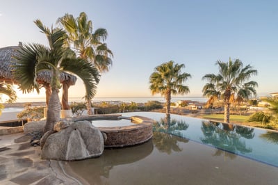 Luxury Villa Photo #4