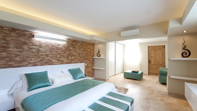 Bedroom 4: Air-conditioning, king size bed, HD-TV, Dish Network, iPod dock, in-room safe, WiFi, ensu