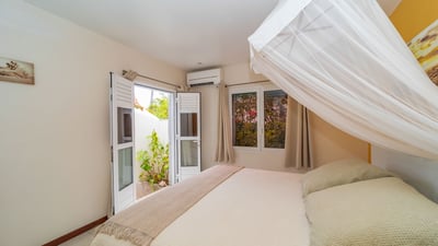 Luxury Villa Photo #25